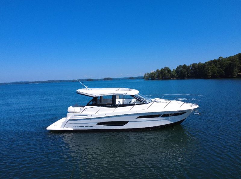 2023 Regal 38 Grande Coupe