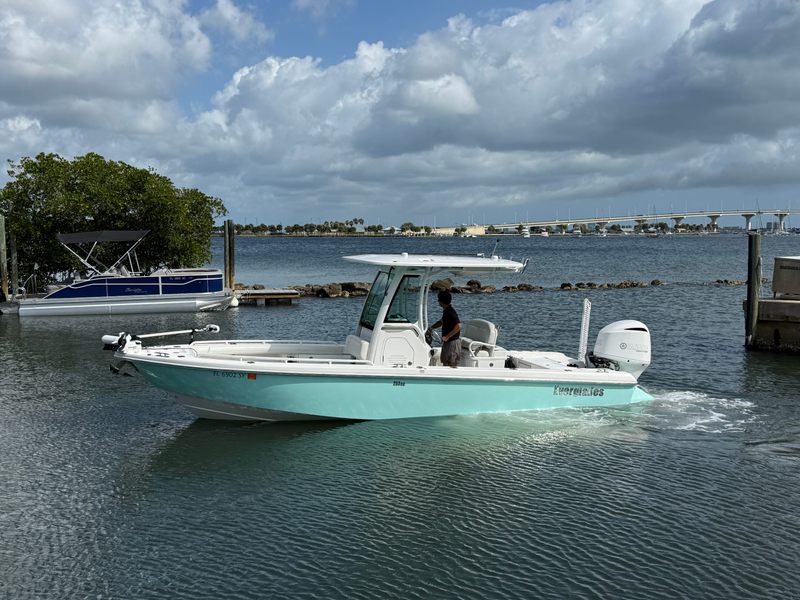 2021 Everglades 253 CC