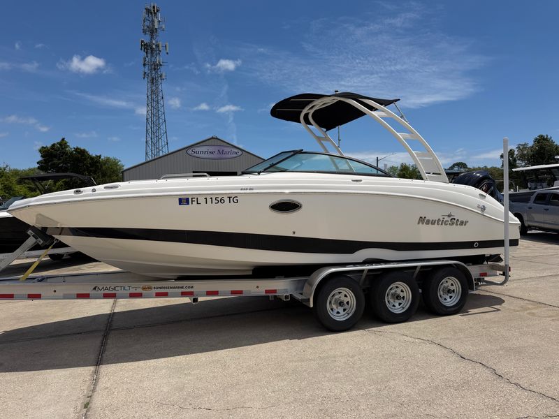 2022 Nauticstar 243 DC
