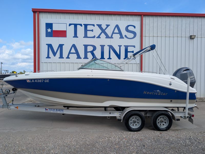 2015 Nauticstar 223 DC