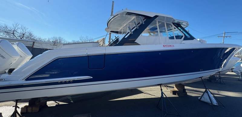 2026 Tiara Yachts 43 LS