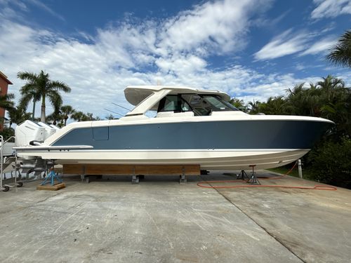 2026 Tiara Yachts 48 LS