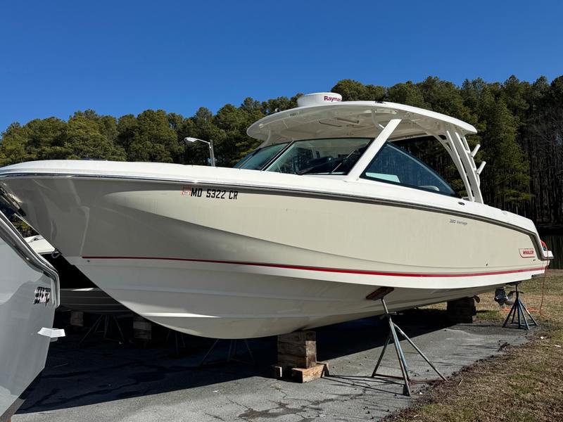 2015 Boston Whaler 320 Vantage