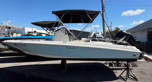 2014 Boston Whaler 210 Dauntless