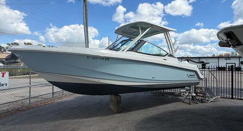 2021 Boston Whaler 240 Vantage