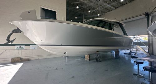2026 Tiara Yachts 48 LS